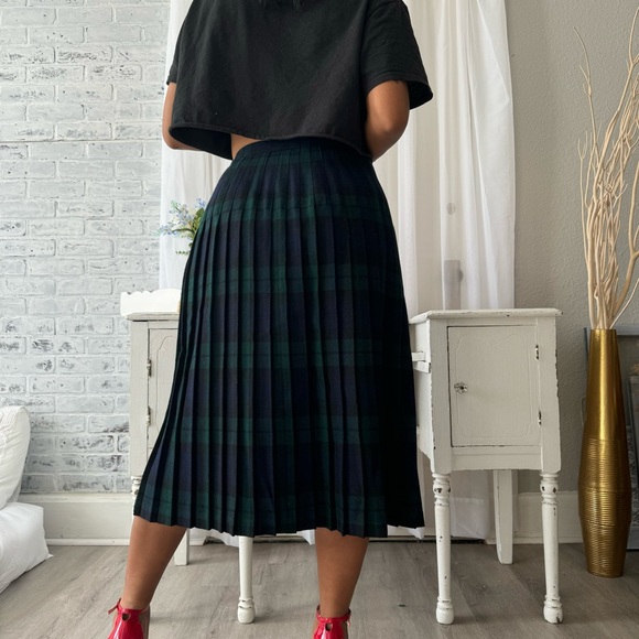 Pleated Skirt, Perfect for my fashionistas! - Picture 4 of 13